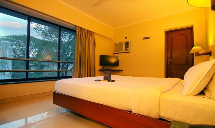 Hotel Lotus Pune Exteriör bild